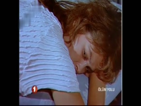 HULYA AVSAR in OLUM YOLU (1985)