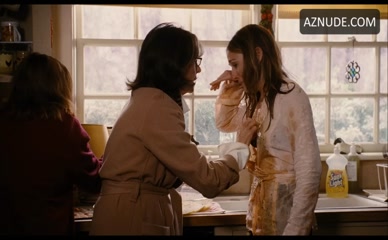 SARAH JESSICA PARKER NUDE/SEXY SCENE IN THE FAMILY STONE