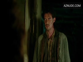 CLARA PAGET,JESSICA PARKER KENNEDY NUDE/SEXY SCENE IN BLACK SAILS