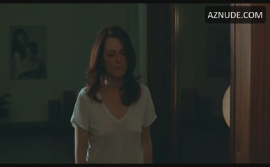 JULIANNE MOORE NUDE/SEXY SCENE IN CHLOE