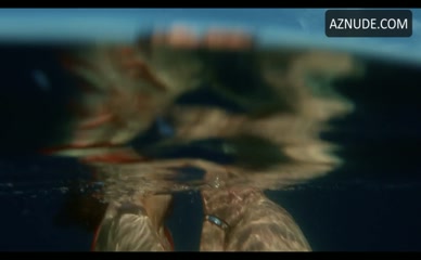 HANNA ARDEHN NUDE/SEXY SCENE IN QUICKSAND