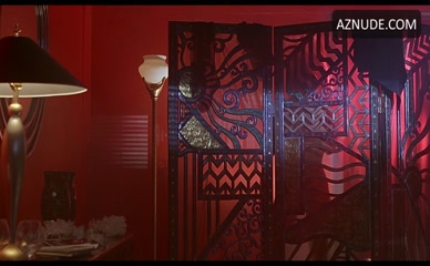 PAMELA ANDERSON NUDE/SEXY SCENE IN BARB WIRE