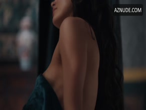 MADDISON JAIZANI NUDE/SEXY SCENE IN VERSAILLES