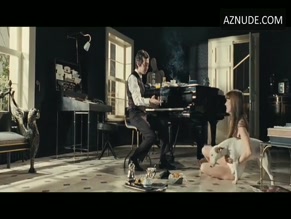 LUCY GORDON NUDE/SEXY SCENE IN GAINSBOURG: A HEROIC LIFE