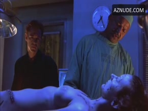 ANGIE EVERHART in JADE (1995)