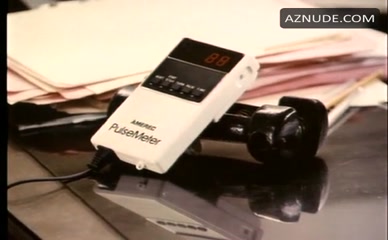 KAREN BLACK NUDE/SEXY SCENE IN CAN SHE BAKE A CHERRY PIE?