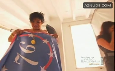 KRIS JENNER NUDE/SEXY SCENE IN KEEPING UP WITH THE KARDASHIANS