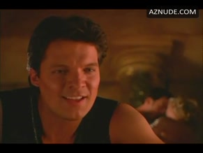 LUCY LAWLESS in XENA: WARRIOR PRINCESS (1995-2001)