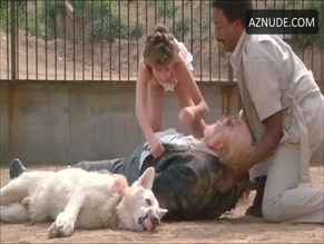 KRISTY MCNICHOL NUDE/SEXY SCENE IN WHITE DOG