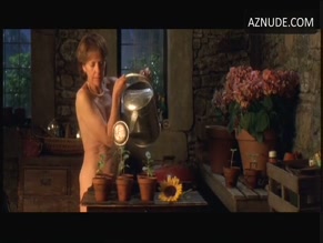 PENELOPE WILTON in CALENDAR GIRLS (2003)