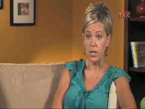 KATE GOSSELIN NUDE/SEXY SCENE IN JON & KATE PLUS 8