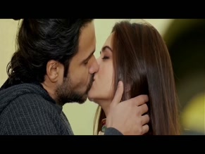 KRITI KHARBANDA NUDE/SEXY SCENE IN RAAZ REBOOT