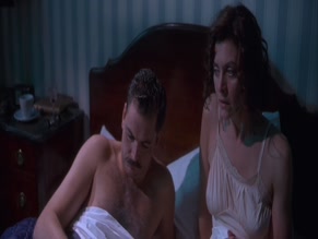 DIANA KENT NUDE/SEXY SCENE IN HEAVENLY CREATURES