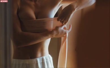 CAROLINA CARVALHO in A GENERALA