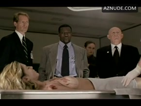 MARY MOORE in MURDER AT 1600 (1997)