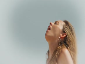 MARIA ELISA CAMARGO in ESCUPIRE SOBRE SUS TUMBAS (2024)