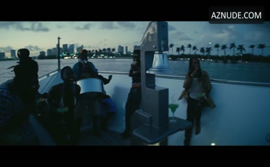 ANDREA BENNETTI,JENNY ARIZA NUDE/SEXY SCENE IN THE BEACH BUM