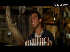 CAPUCINE in NORTH TO ALASKA (1960)