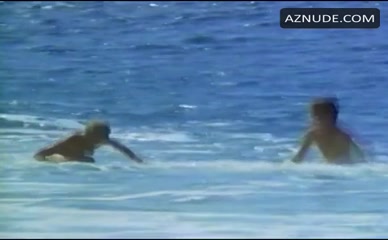 MIMSY FARMER NUDE/SEXY SCENE IN ROAD TO SALINA