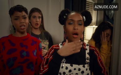 HALLE BAILEY NUDE/SEXY SCENE IN GROWN-ISH