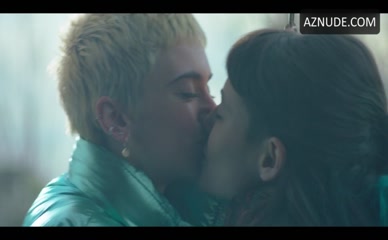 MIREIA ORIOL,CLAUDIA RIERA NUDE/SEXY SCENE IN THE HOCKEY GIRLS