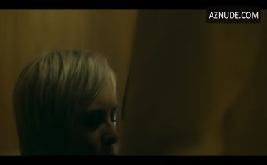 JASMIN MINZ NUDE/SEXY SCENE IN SKYLINES