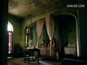 CLARA PAGET,JESSICA PARKER KENNEDY NUDE/SEXY SCENE IN BLACK SAILS