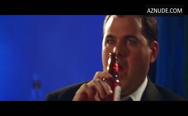 CAMERON DIAZ,LUCY LIU NUDE/SEXY SCENE IN CHARLIE'S ANGELS