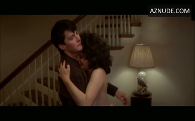 ISABELLA ROSSELLINI NUDE/SEXY SCENE IN BLUE VELVET