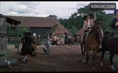 LISA MULIDORE NUDE/SEXY SCENE IN THE WICKED LADY