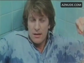 CHRISTINE BOISSON NUDE/SEXY SCENE IN EXTERIEUR, NUIT