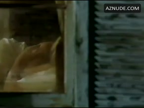 GOLDIE HAWN NUDE/SEXY SCENE IN TOWN & COUNTRY