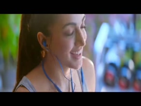 KIARA ADVANI NUDE/SEXY SCENE IN VINAYA VIDHEYA RAMA