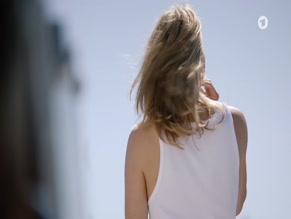 NICOLE ERNST in PRACTICE BY THE SEA