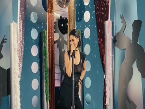 GIULIA BEVILACQUA in PARE PARECCHIO PARIGI (2024)