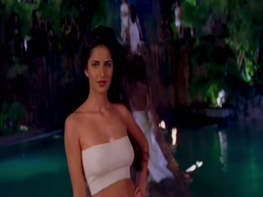 KATRINA KAIF NUDE/SEXY SCENE IN BOOM