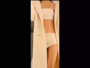 KRITI SANON NUDE/SEXY SCENE IN CREW