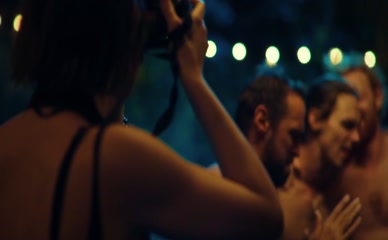 SIU NGUYEN,ANNA ZAVTUR NUDE/SEXY SCENE IN VYSOKIY SEZON