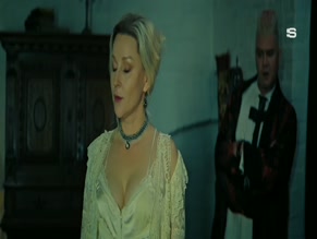 OLGA MEDYNICH NUDE/SEXY SCENE IN VAMPIRY SREDNEY POLOSY