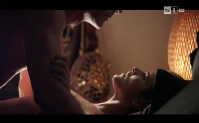 LORENA CACCIATORE NUDE/SEXY SCENE IN BACIATO DAL SOLE
