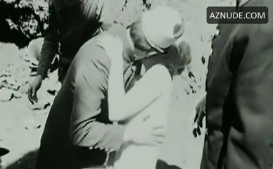 DIANA MARISCAL NUDE/SEXY SCENE IN FANDO Y LIS