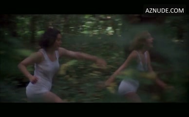 KATE WINSLET,MELANIE LYNSKEY NUDE/SEXY SCENE IN HEAVENLY CREATURES
