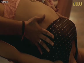 ZOYA RATHORE in NAU DO GYARAH