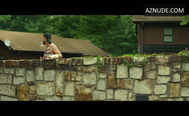 LOLA KIRKE NUDE/SEXY SCENE IN GONE GIRL