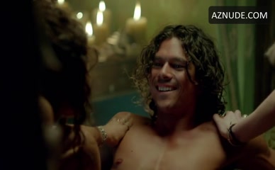 JESSICA PARKER KENNEDY,LISE SLABBER NUDE/SEXY SCENE IN BLACK SAILS