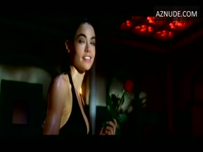DENISE RICHARDS NUDE/SEXY SCENE IN VALENTINE