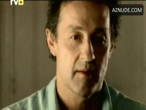 SARAH BERTRAND in DROLE DE PERE (1998)