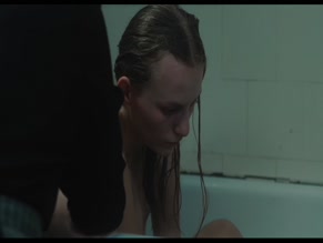 FLORA OFELIA HOFMANN LINDAHL in MADAME IDA (2024)
