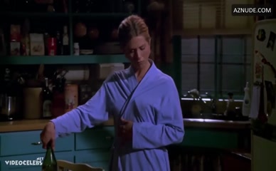 JENNIFER ANISTON NUDE/SEXY SCENE IN FRIENDS