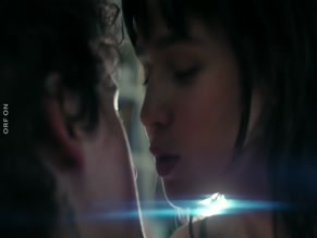 PAULINA HOBRATSCHK in TAGE, DIE ES NICHT GAB